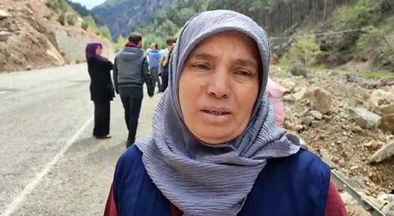 Üzerine kaya düşen otomobilde ölen öğretmenlerin yakınları, öğrencilerle buluştu