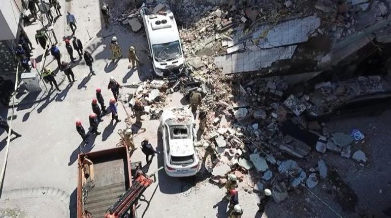 Güngörende binanın araçların üzerine çökme anı kamerada