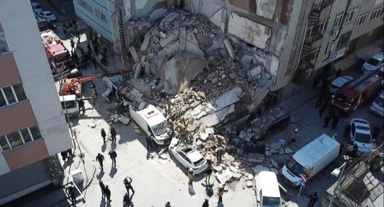 Güngörende binanın araçların üzerine çökme anı kamerada