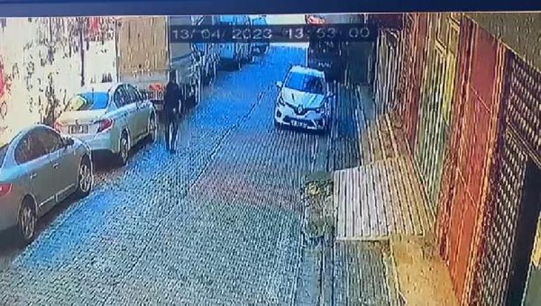 Güngörende binanın araçların üzerine çökme anı kamerada