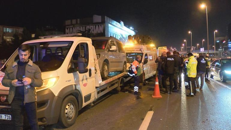 Bahçelievler D-100de 3 aracın karıştığı kazada, 1 ölü, 3 yaralı