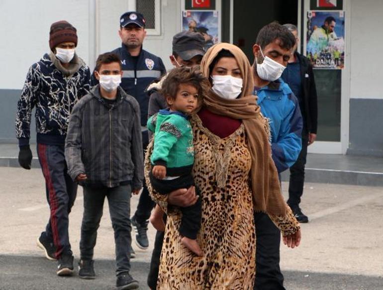 Göçmen kaçakçıları: Yolda görüp minibüse aldık