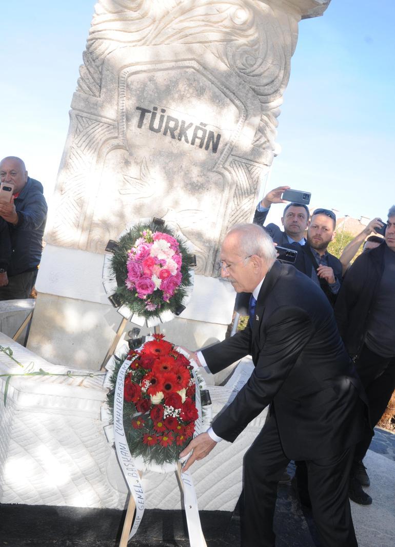 Kılıçdaroğlu, marteniçkayı Bulgaristanda öldürülen Türkan bebeğin anıtının ağacına astı