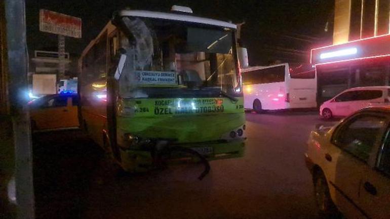 İzmitte özel halk otobüsüyle çarpışan ambulans devrildi: 3 yaralı
