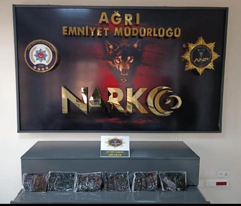 85 yaşında, beline sardığı afyon sakızı ile yakalandı