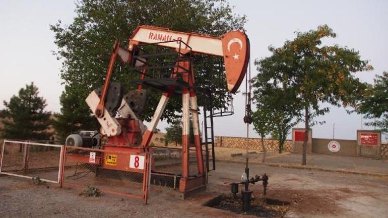 Baba ve oğlunun emekli olduğu petrol kuyusu 75 yıldır üretimde