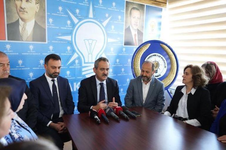 Bakan Özer: Deprem bölgesindeki 12 bin çocuğa bayram hediyesi hazırlandı