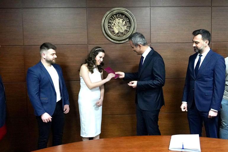 Bakan Özer: Deprem bölgesindeki 12 bin çocuğa bayram hediyesi hazırlandı