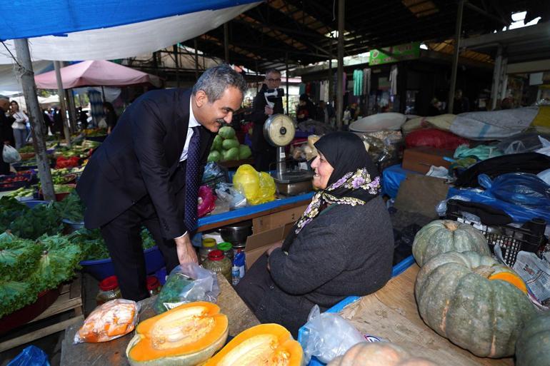 Bakan Özer: Deprem bölgesindeki 12 bin çocuğa bayram hediyesi hazırlandı