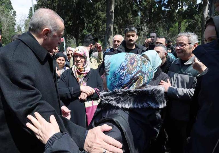 Cumhurbaşkanı Erdoğan anne ve babasının mezarlarını ziyaret etti
