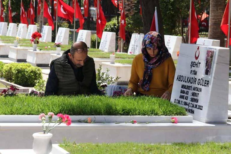 Şehitlikler ve mezarlıklarda bayram yoğunluğu