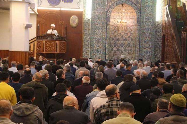 Deprem bölgesinde bayram namazı