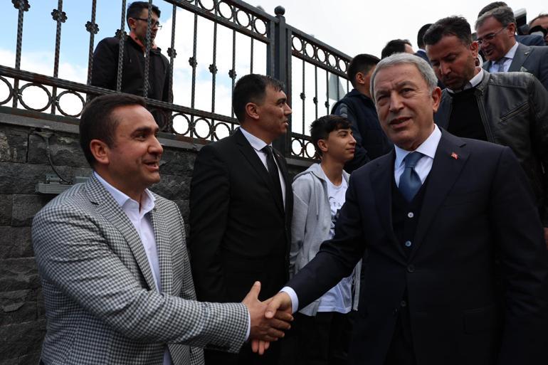 Bakan Akar: Teröristler kan ağlıyor, bitecekler