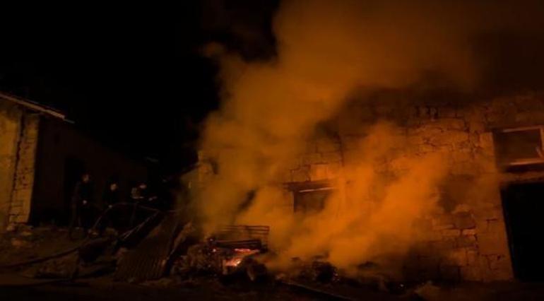 Bayburtta traktörde çıkan alevlerin sıçradığı 3 ev, 6 ahır, 4 samanlık yandı