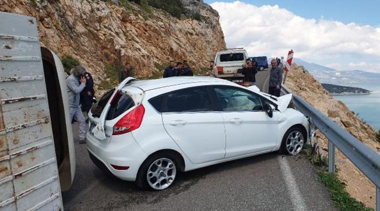 Kamyonetle otomobil çarpıştı: 6 yaralı