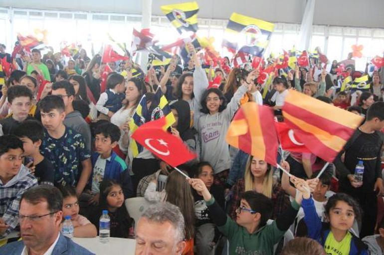 Fenerbahçeliler, 23 Nisanı depremzede çocuklarla kutladı