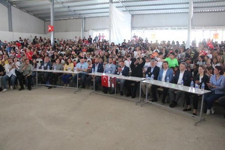 Fenerbahçeliler, 23 Nisanı depremzede çocuklarla kutladı