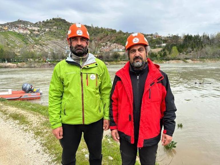 Munzur Çayına uçan otomobildeki 3 kişiyi arama çalışmalarında 3üncü gün
