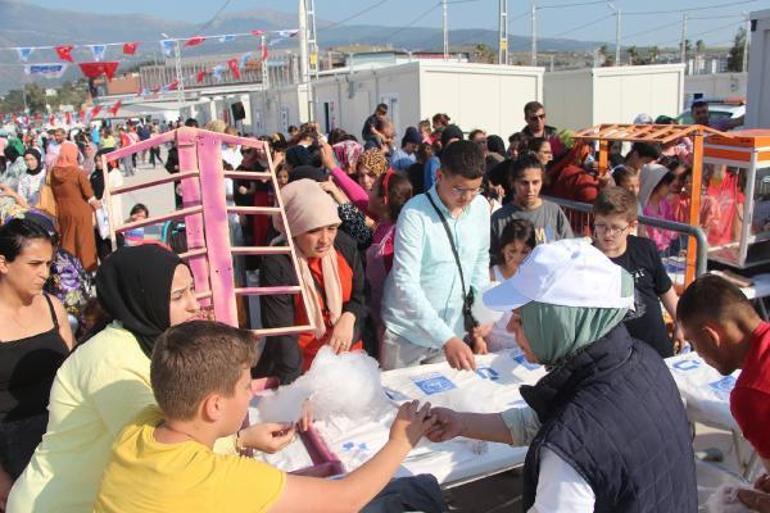 Depremzede çocuklar, Üsküdar Belediyesinin düzenlediği 23 Nisan etkinliğinde eğlendi