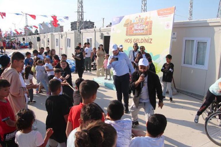 Depremzede çocuklar, Üsküdar Belediyesinin düzenlediği 23 Nisan etkinliğinde eğlendi