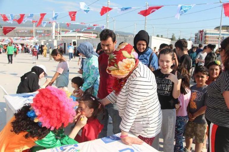 Depremzede çocuklar, Üsküdar Belediyesinin düzenlediği 23 Nisan etkinliğinde eğlendi