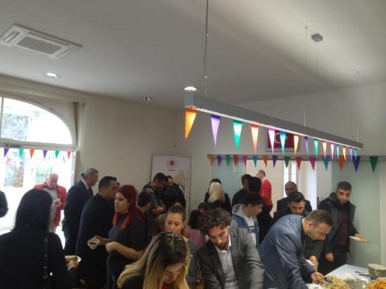 Prag’da Egemen Bağış’a doğum günü sürprizi