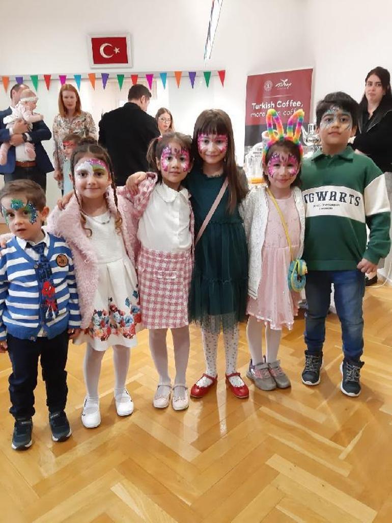 Prag’da Egemen Bağış’a doğum günü sürprizi