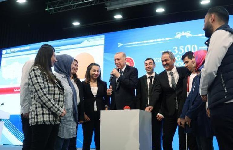 Cumhurbaşkanı Erdoğan: 45 bin yeni sözleşmeli öğretmen ataması planlıyoruz
