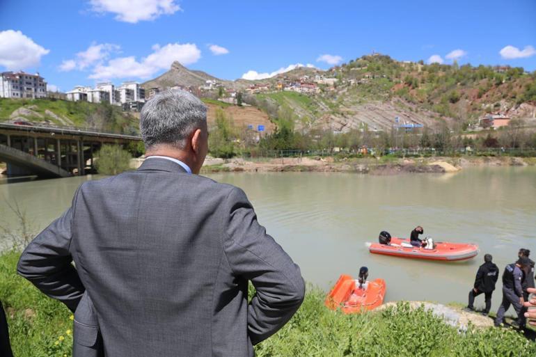 Munzur Çayına uçan otomobildeki 3 genç, 5 gündür aranıyor