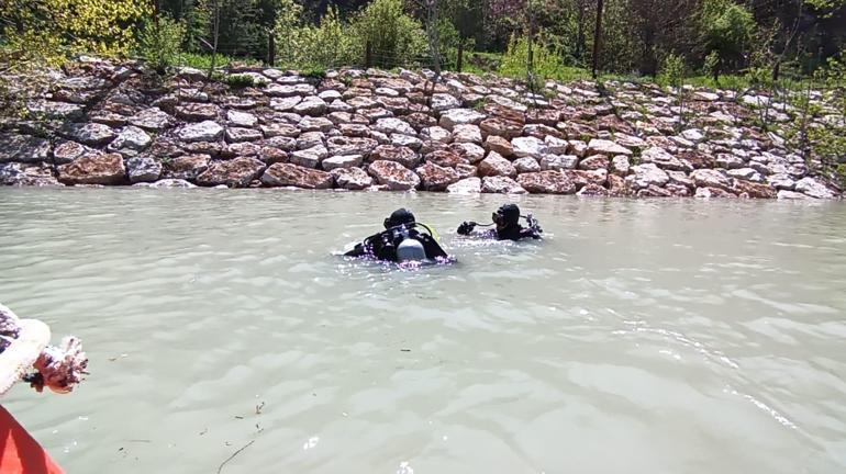 Munzur Çayına uçan otomobildeki 3 genç, 5 gündür aranıyor