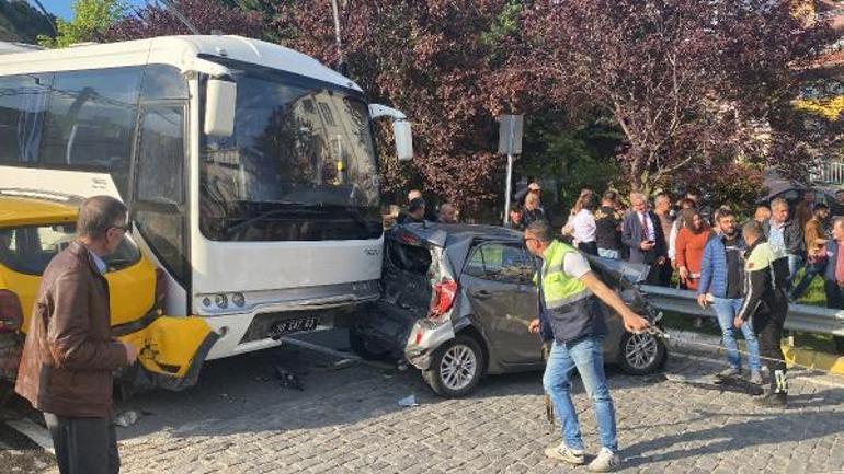 Freni boşalan midibüs ışıkta bekleyen 5 araca çarptı: 2 yaralı