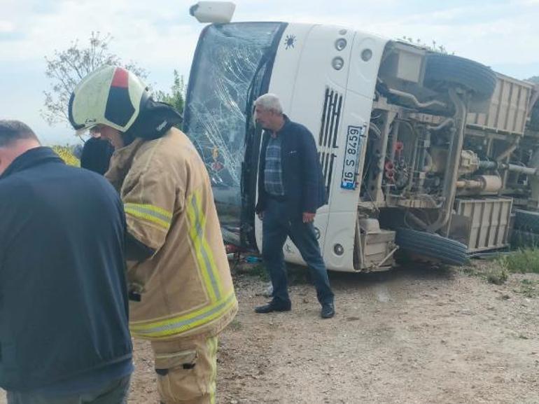 Bursada servis midibüsü kamyon ile çarpıştı: 22si öğrenci 23 yaralı