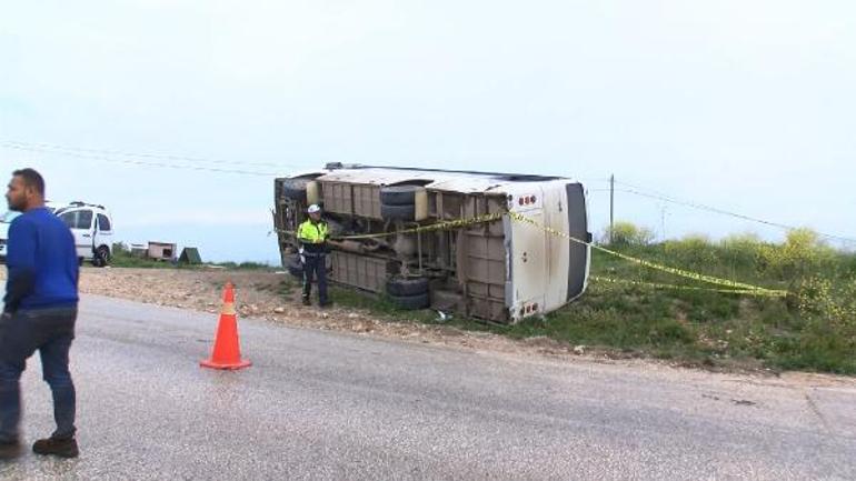 Bursada servis midibüsü kamyon ile çarpıştı: 22si öğrenci 23 yaralı