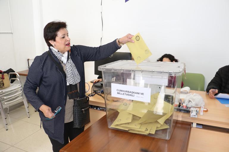 Eskişehirdeki Hasan Polatkan Havalimanında tek sandık kuruldu