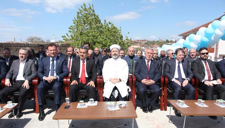 Diyanet İşleri Başkanı Erbaş: Kuranın bulunduğu yerde aydınlık olur