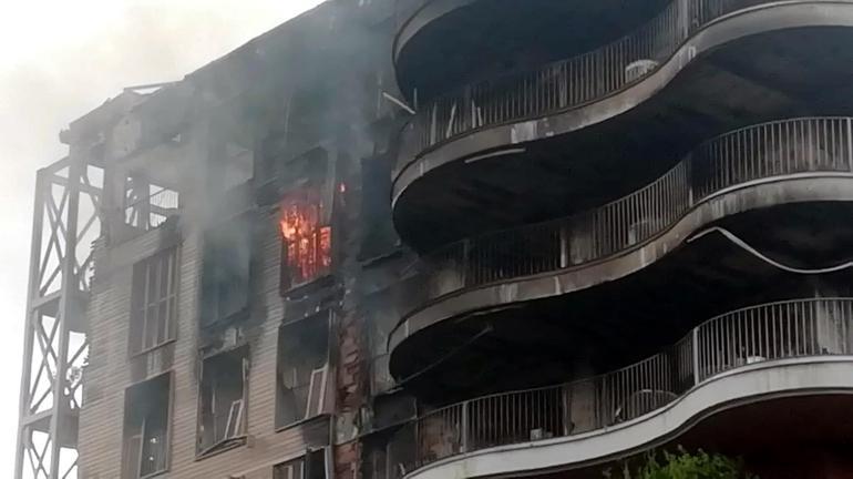 İzmirde lüks sitedeki yangının büyüklüğü gün ağarınca ortaya çıktı