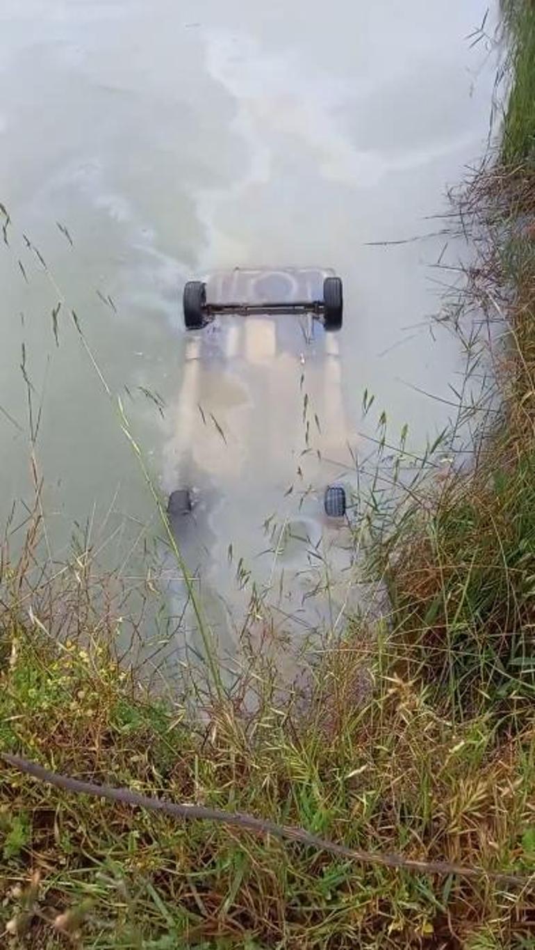 Sulama kanalına düşen araçta cesedi bulundu