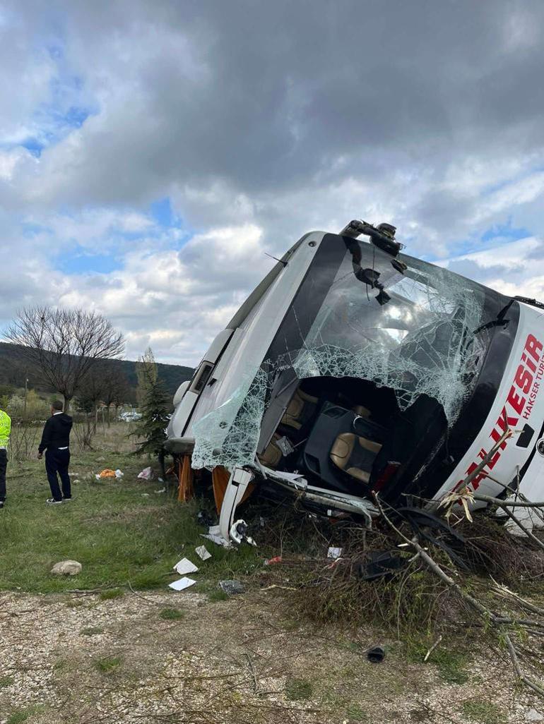 Bilecikte yolcu otobüsü şarampole devrildi: 12 yaralı
