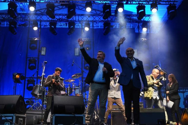 Duman konseriyle sona eren Alaçatı Ot Festivaline 1.3 milyon ziyaretçi