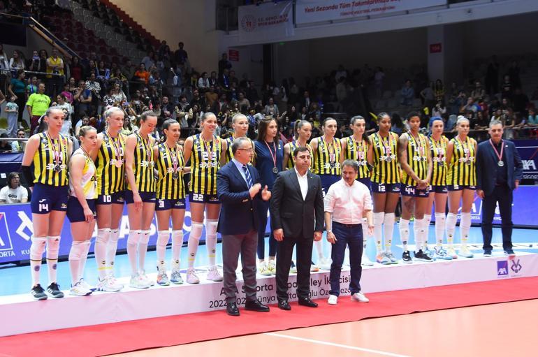 VakıfBank üst üste 3üncü kez şampiyon