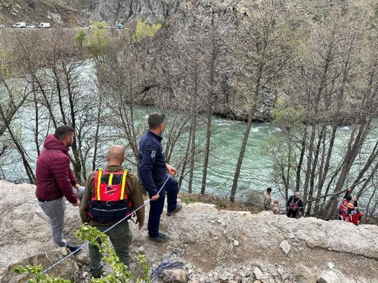 Munzur Çayına uçan otomobil, 11’inci günde su altı kamerasıyla bulundu