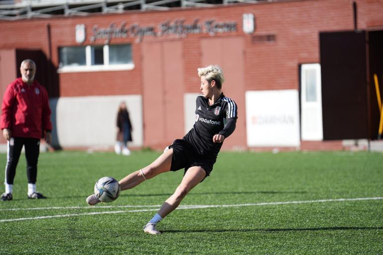 Beşiktaşlı kadın futbolcular ALG maçı öncesi DHAya konuştu