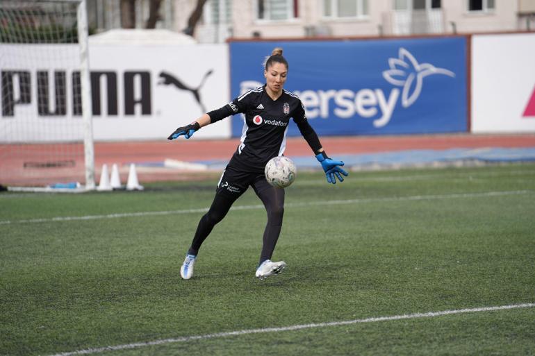 Beşiktaşlı kadın futbolcular ALG maçı öncesi DHAya konuştu