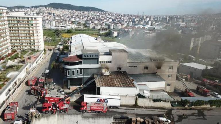 Sancaktepede 3 katlı mobilya atölyesinde çıkan yangın söndürüldü