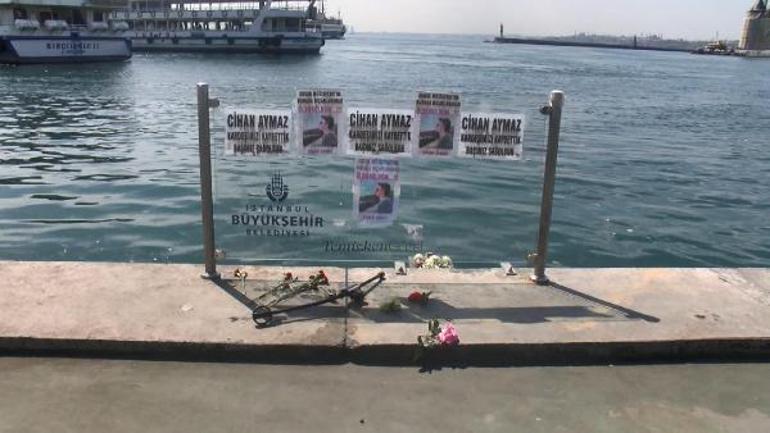 Sokak müzisyeni Cihan Aymazın öldürüldüğü yere çiçek ve müzik aletleri bırakıldı