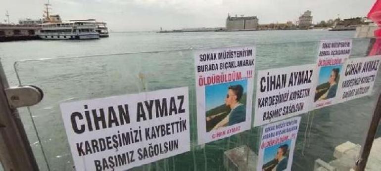 Sokak müzisyeni Cihan Aymazın öldürüldüğü yere çiçek ve müzik aletleri bırakıldı