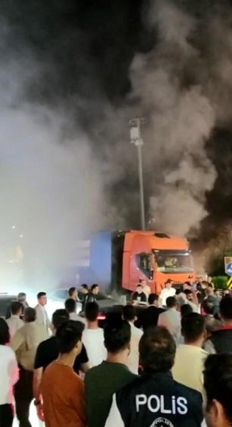 AK Partinin düzenlediği konserde yangın çıktı; Bakan Nebati alandan uzaklaştırıldı