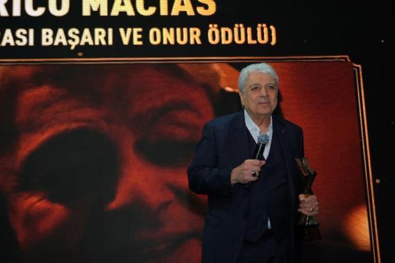 Dursun Özbek, Klass Ödülleri Gecesinde ödül takdim etti