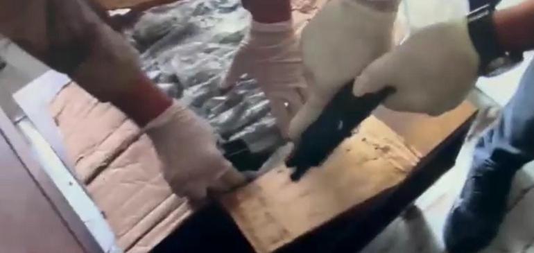 Hatayda kargo kolilerinden 20 tabanca ele geçirildi