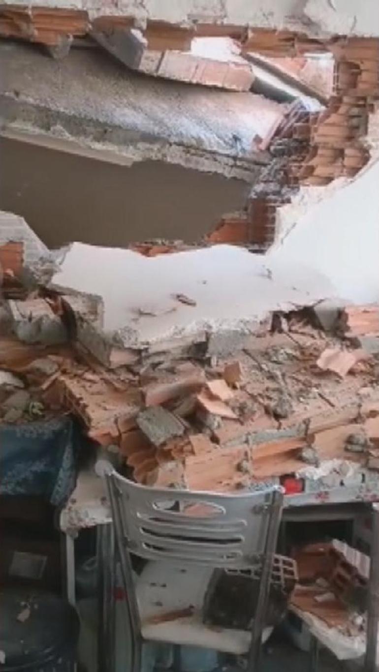 Silivride yıkım sırasında yan binadaki berber dükkanının duvarı yıkıldı
